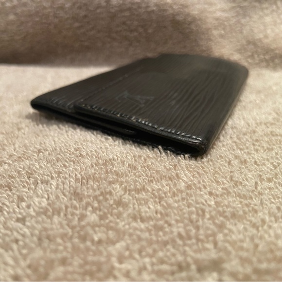 Louis Vuitton Black Epi Leather 6 Key Case - Picture 5 of 16